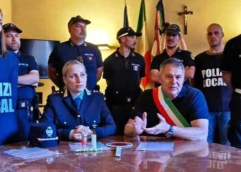 Policia Bashkiake çmonton grupin e shitësve të drogës, arrestohen dy shqiptarët 20-vjeçarë në Itali