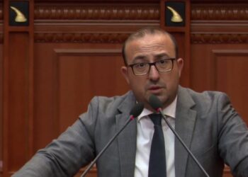 Korreshi në Kuvend: Tre mandate na e lëruan nënën, tani do kthehen nga baba! Lushnjen e mori malli për zgjedhje