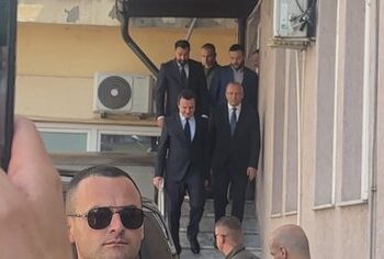 A do të ketë aleancë VV-PDK? Analistët: Kurti ka frikë nga një qeveri e tillë, opozita ka dështuar