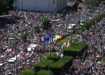 Një valë nga e gjithë Evropa në paradën LGBTQ+ në Budapest, organizatorët: Jemi 200 mijë