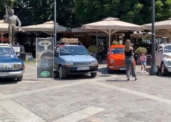 “Oldtimer Fest”, Prizreni mirëpret qindra makina retro nga mbarë rajoni