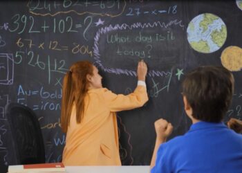 Demokracia ndryshon trendin në arsim! 98% e mësuesve në vend janë femra
