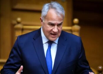 A preken shqiptarët?/ Ministri grek: Qëndrimi i gjatë i emigrantëve të paligjshëm nuk u mundëson legalizimin e tyre