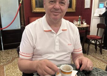 “Shokët” e partisë e kritikojnë për jetën luksoze, Murrizi: Po mirë mo, juve do u marr leje unë se çfarë bëj?