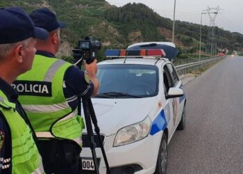 Prokuroria e Elbasanit dërgon në gjyq 6 punonjës policie, nuk vendosnin gjoba edhe pse shikonin shkelje