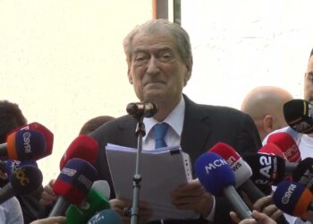 Berisha lexon mesazhin që la në SPAK: Altin Dumani do quhet Altin Troplini, kjo zyrë është…