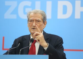 Sali Berisha reagon pas shtyrjes së seancës për dosjen “Partizani”: Piramidë mashtrimi