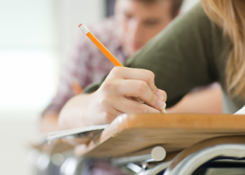 Nesër provimi i Gjuhës së Huaj, rregullat që duhet të kenë parasysh maturantët