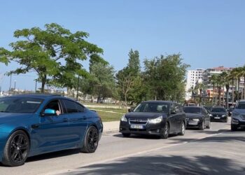 Trafik i rënduar në Vlorë gjatë fundjavës, radhë kilometrike në Lungomare dhe në Transballkanike