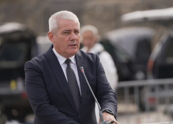 Sekuestrimi i armëve në veri të Kosovës, ministri Sveçla paralajmëron arrestimin e politikanit serb