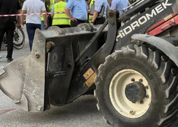 PAMJET: IKMT nuk ndalet, “shkul” kafenetë rreth stadiumit “Air Albania”