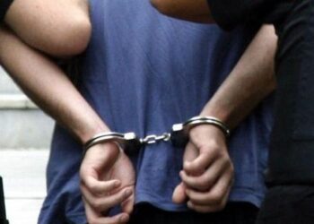 Me kokainë dhe shishe me verë, arrestohet 67-vjeçari në Portin e Durrësit, i sekuestrohen mijëra euro