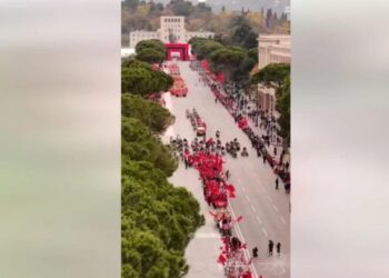 “Tirana, Kryeqendra e Shqiptarisë”, Veliaj ndan momente nga “Parada e Shqiptarëve”: Mezi pres ta vijojmë traditën edhe këtë nëntor