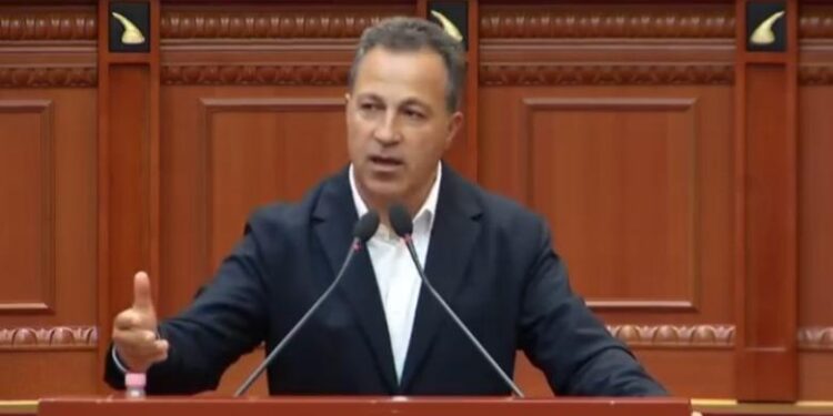 Peleshi-opozitës: PS dhe unë distancohemi nga fjalori juaj, quajtët turp popullin shqiptar! 