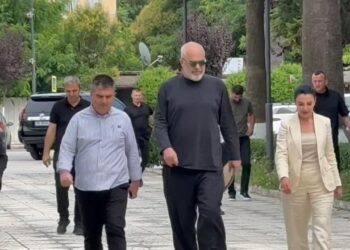 Rama “ultimatum” edhe për drejtorët e Bashkisë Fier, kërkon dorëheqjen e të gjithë drejtuesve të drejtorive rajonale