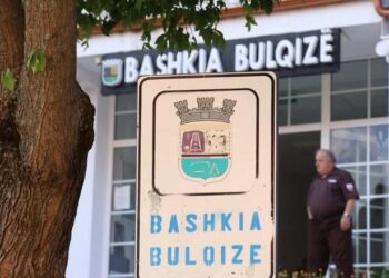“Furtunë” dorëheqjesh edhe në qarkun e Dibrës, largohen 35 drejtues të Njësive Administrative