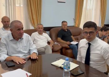 Zjarret në Lurë/ Ministri Vengu mbledhje urgjente në Dibër: Na presin ditë të vështira