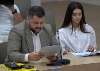Andia Ulliri kërkon mandatin e ish-prokurorit Ndoja, nis mbledhja në KAS! Sefa: Të respektohet kuota gjinore
