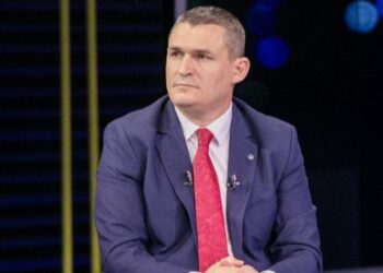 7 pyetjet e Veliajt, Dumani nuk përgjigjet: Dosja e tij e ndarë në fraksion tjetër