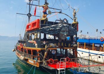 Rritet turizmi në Sazan-Karaburun, rreth 9 mijë vizitorë vetëm në qershor