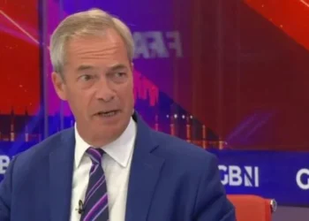 Obsesioni i “babait të Brexit” me shqiptarët: I dua jashtë, vijnë në Londër për qëllime të mbrapshta
