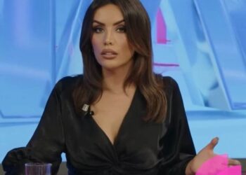 “Flasin për ndershmëri me dashnoren në krah”/ Aktivistja ndez debatin në rrjet: Nuk ka njerëz më të pamoralshëm se shqiptarët!