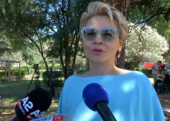 Kryemadhi sulmon Blushin: E largoi Metën nga shtëpia, s’po lejon fëmijët e mi të takojnë babanë në burg!