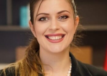 Një replikë me Sonila Meçon, që ishte tmerruar se Tiranën po e “pushtojnë” emigrantët e huaj