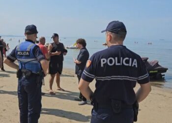 “Plazhi i lirë” vijon në Golem, procedohen penalisht 4 persona që kishin zënë hapësirat publike