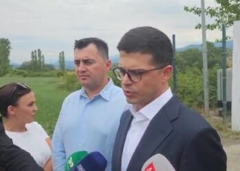 “7 ditë katastrofë mjedisore në Elbasan”/ Ministri-gazetarëve: Të jemi të kujdesshëm me terminologjinë