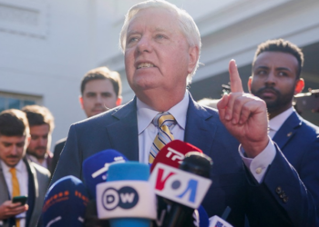 “Telefononi Ajatollahun”- Senatori amerikan paralajmëron Putinin: Çdo ndodhë kur të skadojë afati i Trump