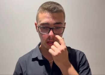 U dhunua nga ish-shefi i Qarkullimit, flet kamarieri: Më goditi në fytyrë dhe qafë, më rrëzoi edhe syzet