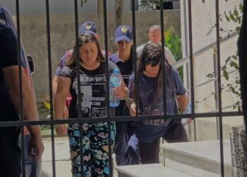Vrasja e Anesti Ramës në Fier, mbërrijnë në gjykatë tre të akuzuarit