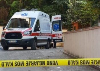 Muri i ndërtesës që po shembte e zë poshtë, ndërron jetë 51-vjeçari në Dimal