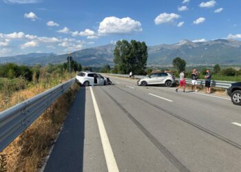 Aksident në Rrugën e Arbrit, përplasen ‘kokë më kokë’ dy automjete, detajet e para