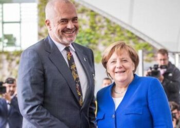 A ke pasur idhuj?/ Rama veçon Merkelin: Ishte politikania më racionale që kam takuar!