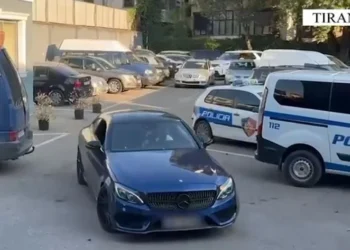 Shpërndanin kokainë me makinë luksoze, arrestohen dy të rinjtë në Tiranë