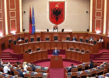 “Mos u sill sikur ke ardhur nga mali”, Spiropali përplaset me Nokën: Kujdes me fjalët, uluni në vend mos të përjashtoj