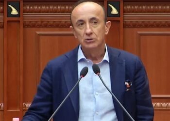“Nuk dal nga këtu si servil apo lëpirës”, Dash Sula fjalim lamtumire në Kuvend: Do jem zëri i atyre që besojnë tek unë