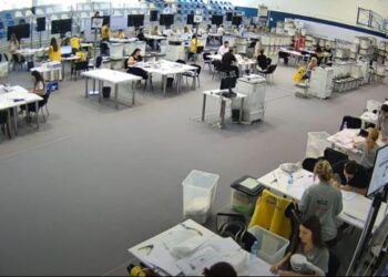 Nis rinumërimi i votave të Durrësit, hapen 11 nga 290 kuti, reflektohen gabimet e para! Në ‘sitë’ edhe diaspora