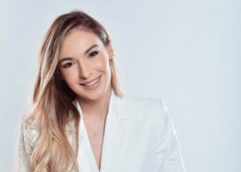 “U pendova, por …”, ish-deputetja e PD tregon momentin ‘epik’ kur i shkroi ish-it nën efektin e alkoolit