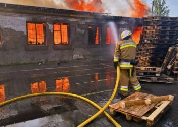Rusia lëshon një numër rekord dronësh kamikazë dhe raketash drejt Ukrainës, pas kritikave të Trump