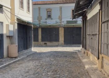 Taksat mbi pronën dhe ato për shfrytëzimin e hapësirave publike nuk vilen! Bashkitë po mbledhin vetëm 1 në 3 lekë të planifikuara