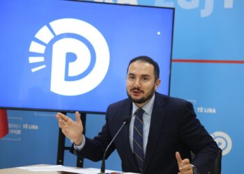 “Po kërkon të krijojë një parti të re politike”, gazetari: Ervian Salianji ka kontaktuar me ish-deputetë të PD