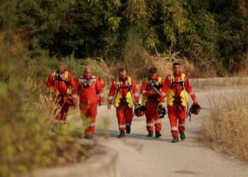 Vendi nën ‘pushtetin’ e flakëve, Italia dhe Kroacia i vijnë në ndihmë Shqipërisë
