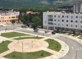 Shkarkohen 14 administratorë të njësive administrative dhe 2 nënkryetarë të bashkisë së Kukësit
