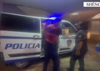 VIDEO / 21-vjeçari kapet me automatik “Scorpion” në shëtitoren e Shëngjinit