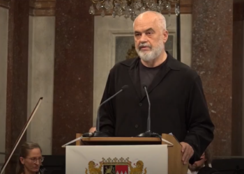 Rama në Bavari: Europa gjendet e rrethuar nga oshëtima e armëve dhe frika e copëtimit