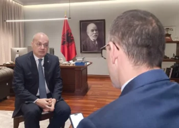 Shqipëria evakuon nga Irani pesë shqiptarë, ministri Hasani tregon detajet
