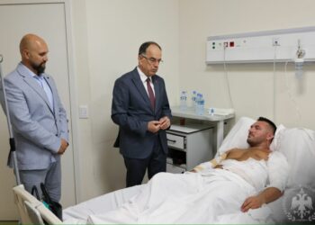 Begaj viziton shefin e Komisariatit që u lëndua nga zjarri: Shembulli i tij, frymëzim për ne